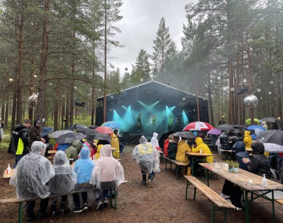 Bilde av TuVeia på scenen under ungdomskonserten i 2021